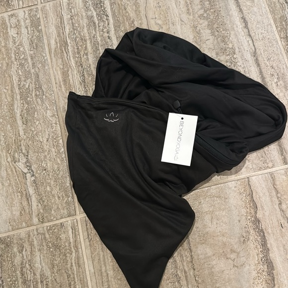 NWT Beyond Yoga Black Pocket Infinity Scarf - Picture 3 of 7